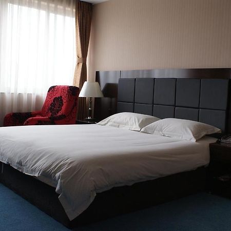 Chuxiong Mansion Yi Ren Hotel- كونمينغ المظهر الخارجي الصورة