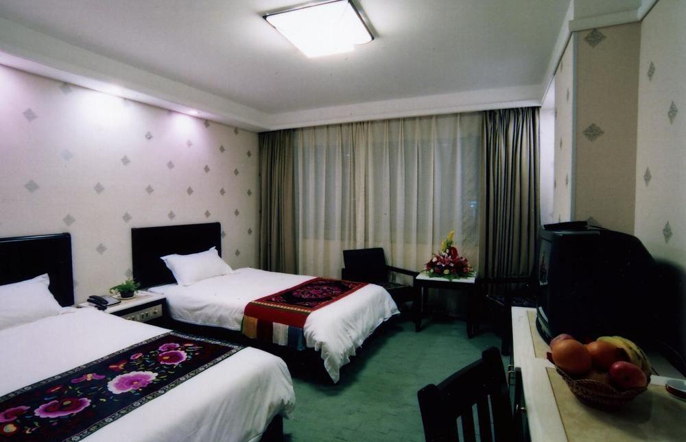 Chuxiong Mansion Yi Ren Hotel- كونمينغ المظهر الخارجي الصورة